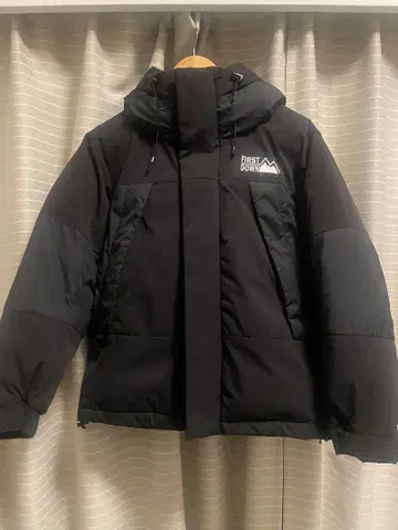 FIRST DOWN 블랙 다운 자켓