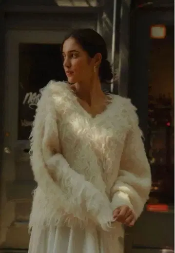 THE TOE Pigalle shaggy Vneck knit 샤기