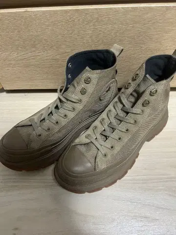 컨버스 올리브 하이컷 스니커즈