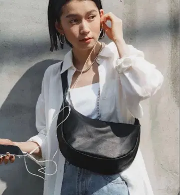 러셋 소프트 가죽 라운드 숄더백 블랙