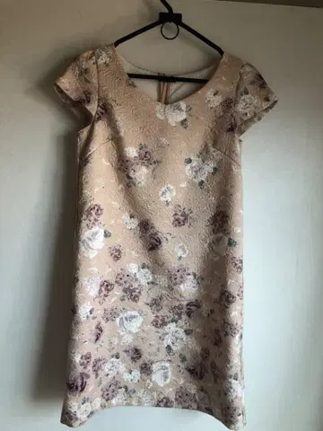 핑크 베이지 꽃무늬 M 사이즈 원피스