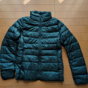 UNIQLO 다크 그린 라이트 다운 자켓 M 사이즈