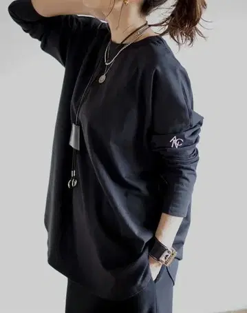 아니카 자수 롱 T셔츠