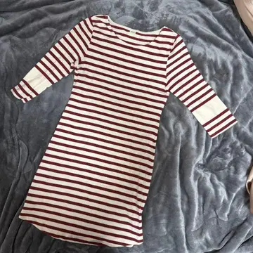 론 헤르만 빨간색 보더 미니 원피스