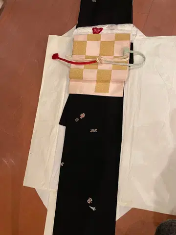 블랙 보물 문양 날개 코몬