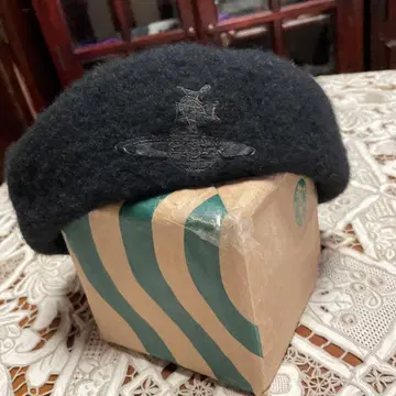 비비안 웨스트우드 모자