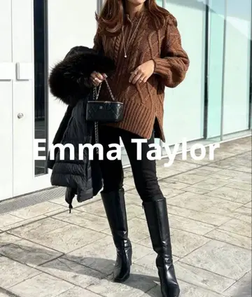 [새상품급] Emma Taylor 사이드 지퍼 키 넥 케이블 니트 브라운