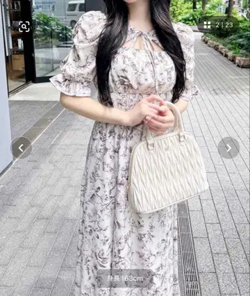 INGNI 데콜테 오픈 꽃무늬 원피스