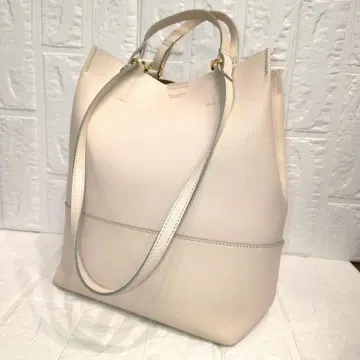 컨디션 최상 비올라돌로 시드니 아이보리 레더 토트백 2way