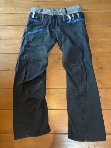 블랙 워크 팬츠 지퍼 포켓 부착