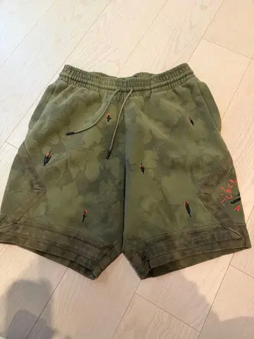 Cactus Jack 카모플라쥬 숏팬츠