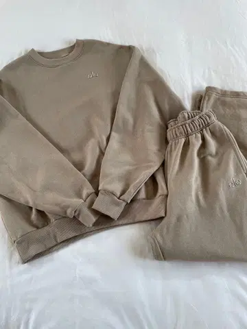 아로요가 스웨트 셔츠 & 팬츠 베이지 계열
