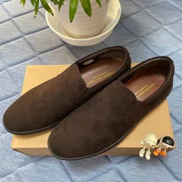 UA GLR 스웨이드 슬립온 스니커즈 다크 브라운 26.5