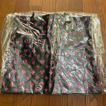 LM.C 로고 블랙 베이스 핑크 디자인 토트백