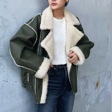 올리브 그린 보아 옷깃 자켓