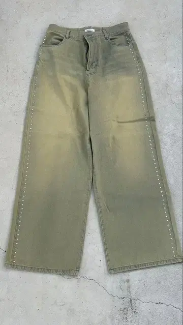 올리브 와이드 레그 데님 스터드 부착