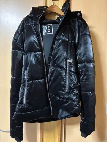 블랙 다운 자켓 CG/FREAK