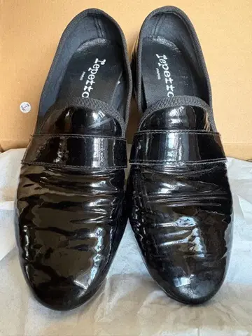 레페토 블랙 패턴트 레더 로퍼