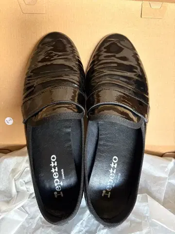 레페토 블랙 패턴트 레더 로퍼