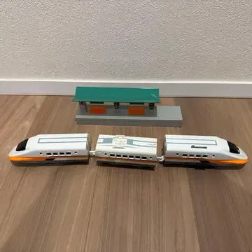 대만 신칸센 차량과 역 건물 세트