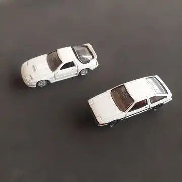 화이트 스포츠카와 해치백 미니카 세트