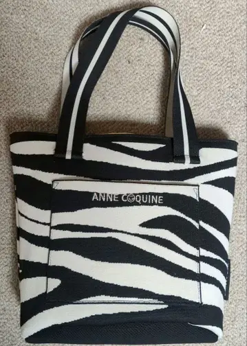 ANNE COQUINE 제브라 패턴 토트백