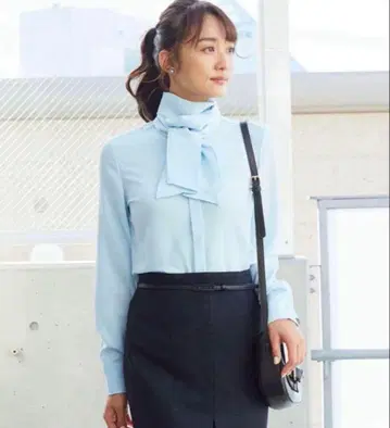 미사용 새상품 나라 까미체 섀도우 가는 스트라이프 보타이 긴팔 블라우스