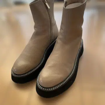 베이지 가죽 통굽 부티