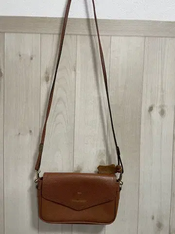 레노마 브라운 가죽 숄더백