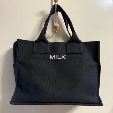 MILK 로고 BOX 토트백 블랙