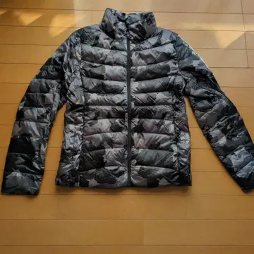 새상품 카모플라쥬 유니클로 울트라 라이트 다운 M