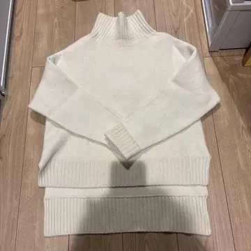 아이보리 하이넥 니트 스웨터 38