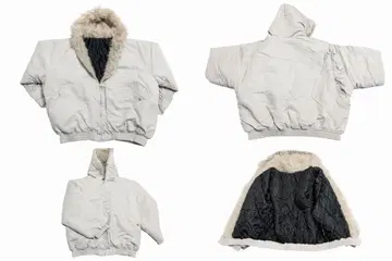 화이트 퍼가 달린 나일론 자켓