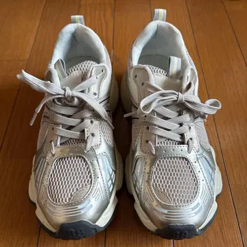 DELTA 스니커즈 24.0