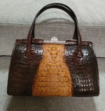 크로커다일풍 가죽 핸드백