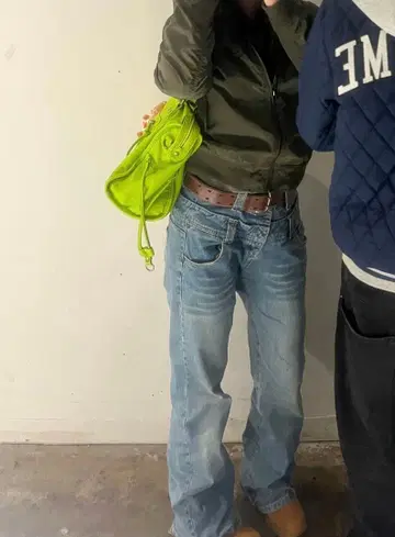 자수 부츠컷 데님 라이트 블루