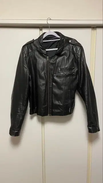 가죽 자켓 블랙 지퍼 포켓 부착