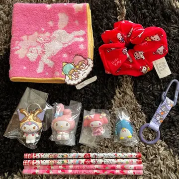 산리오 키티 쿠로미 마이멜로디 턱시도샘 키키라라