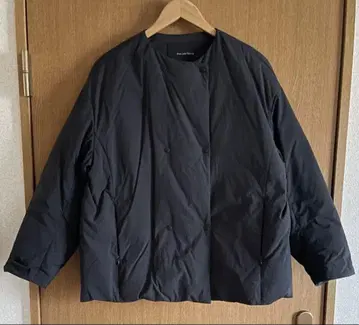 그린 라벨 릴랙싱 노카라 블랙 다운 자켓