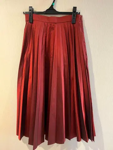 새상품급 MARGARET HOWELL 플리츠 스커트 II 레드