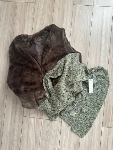 올리브 그린 니트 가디건과 브라운 퍼 베스트 세트