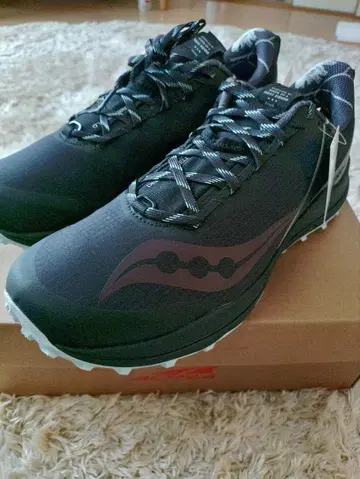 새상품 Saucony XODUS ULTRA 러닝화 블랙