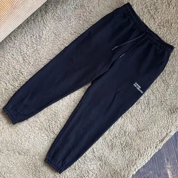 SFC 스트라이프 자수 조거 팬츠 블랙