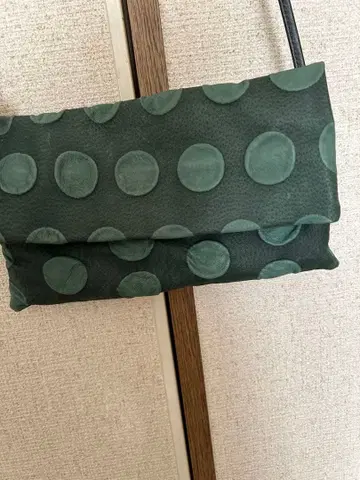 플랜테이션 다크 그린 도트 무늬 숄더백