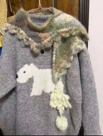 그레이 울 혼방 곰 자수 니트 & 프린지 스카프