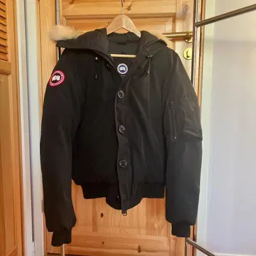 Canada Goose 블랙 다운 자켓 M