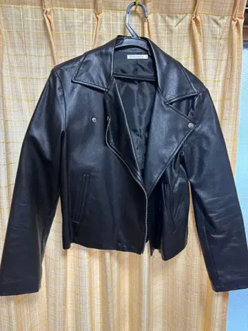 블랙 가죽 라이더 자켓