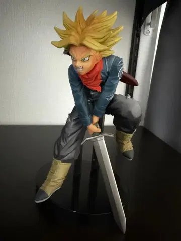 드래곤볼 트렁크스 액션 피규어