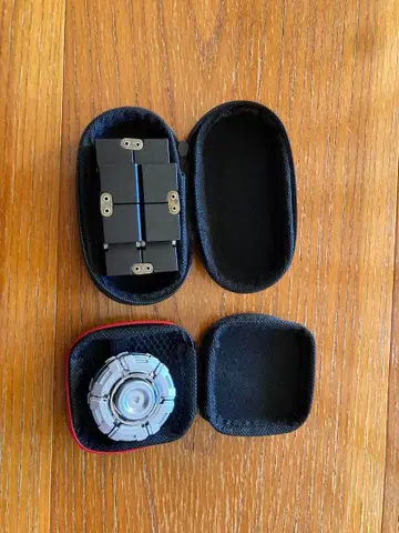 피젯 토이 인피니티 큐브와 오픈 아머 핸드 스피너 세트