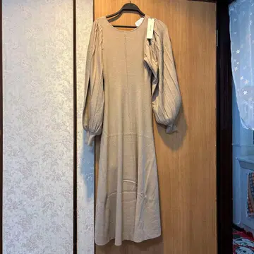 베이지 벌룬 슬리브 롱 원피스